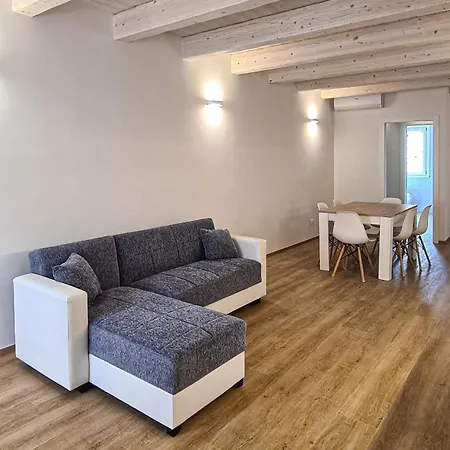 Apartment Redomus
